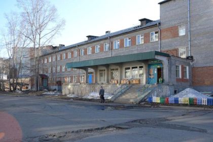Артем Лобков добивается финансирования капремонта здания левобережной детской поликлиники в Усть-Илимске